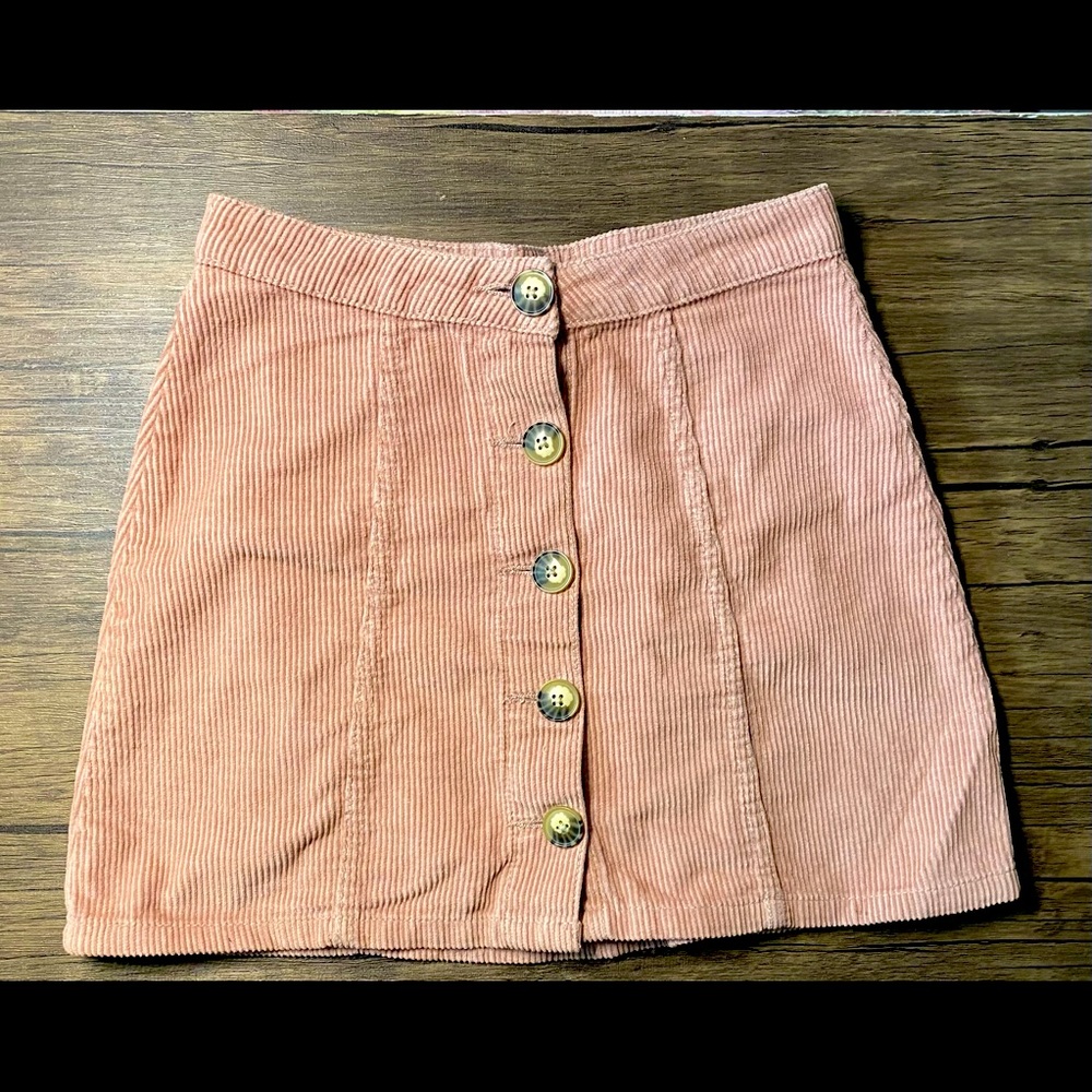 Pink A-line skirt with buttons
